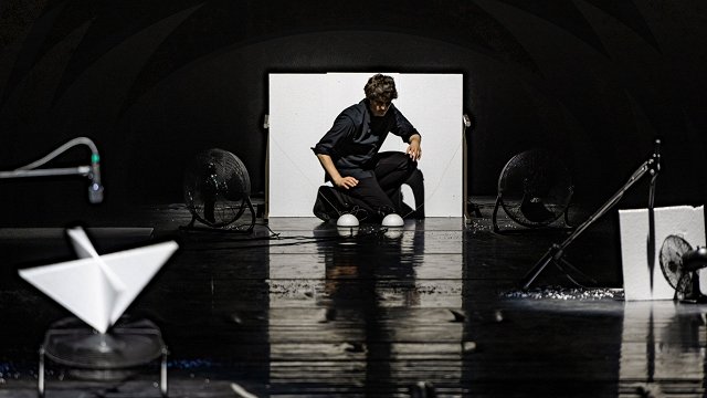 Dialogā ar putuplastu. Itāļu cirka mākslinieks Andrea Salustri ar izrādēm viesosies Rēzeknē