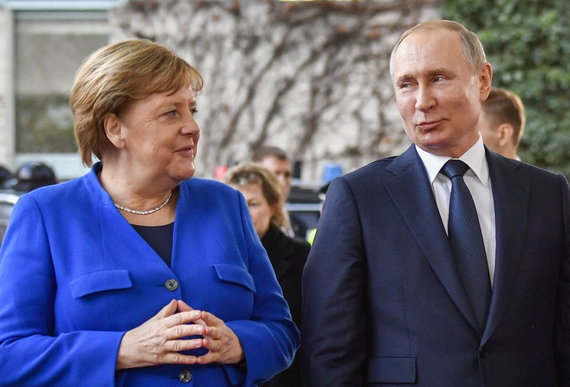 Vācijas kanclere Angela Merkele un Krievijas prezidents Vladimirs Putins tikšanās laikā 2020. gadā