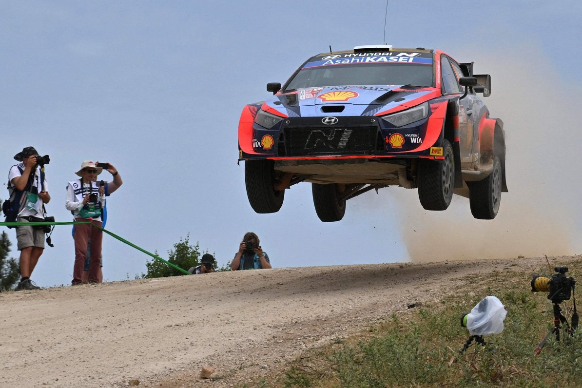 Igaunis Ots Tanaks 2022. gada Sardīnijas WRC posmā.