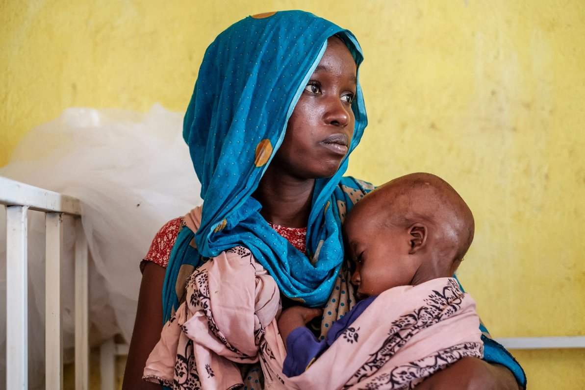Sieviete ar bērnu Etiopijā, kur miljoniem cilvēku jau tagad cieš no pārtikas trūkuma, bet Krievijas...