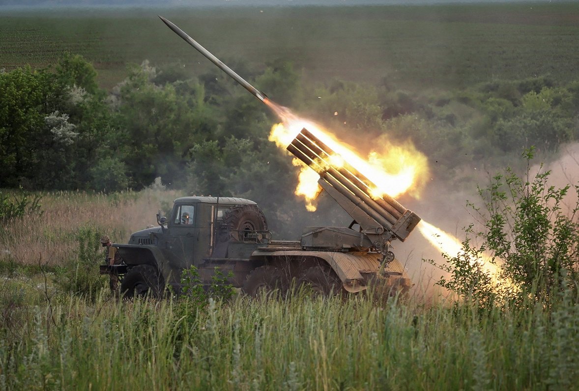 Ukrainas armija apšauda Krievijas spēku pozīcijas ar &quot;Grad&quot; raķešu sistēmām