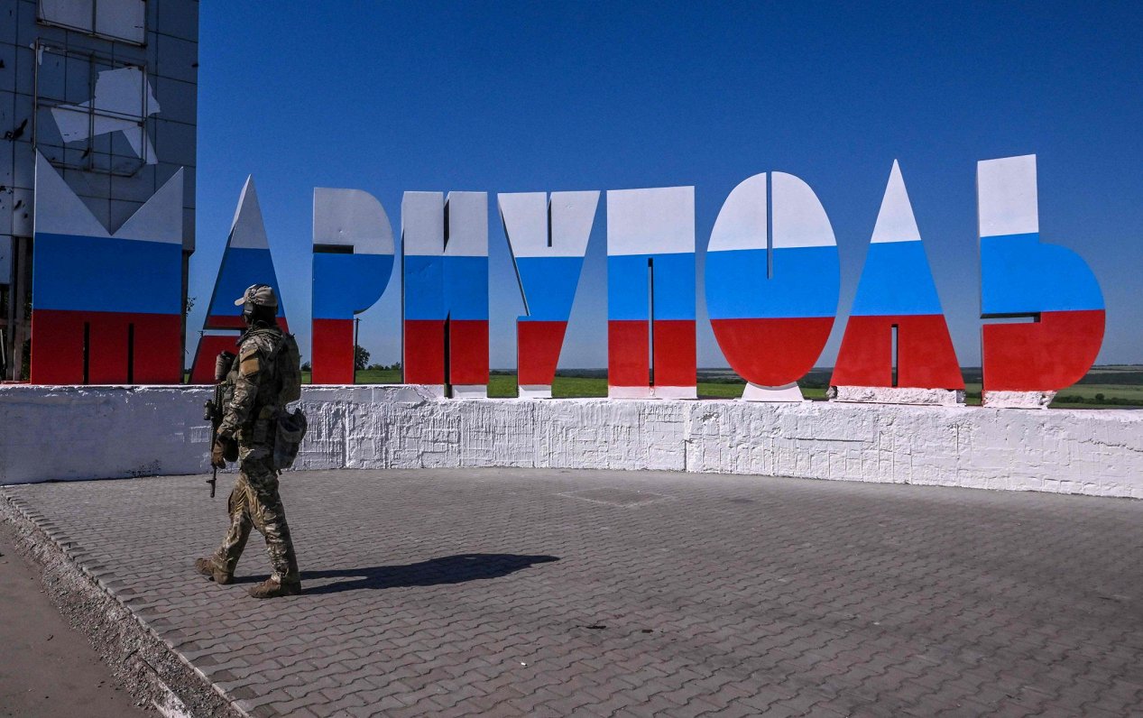 Krievijas okupācijas vara jau pamanījusies pārkrāsot Mariupoles nosaukumu Krievijas karoga krāsās