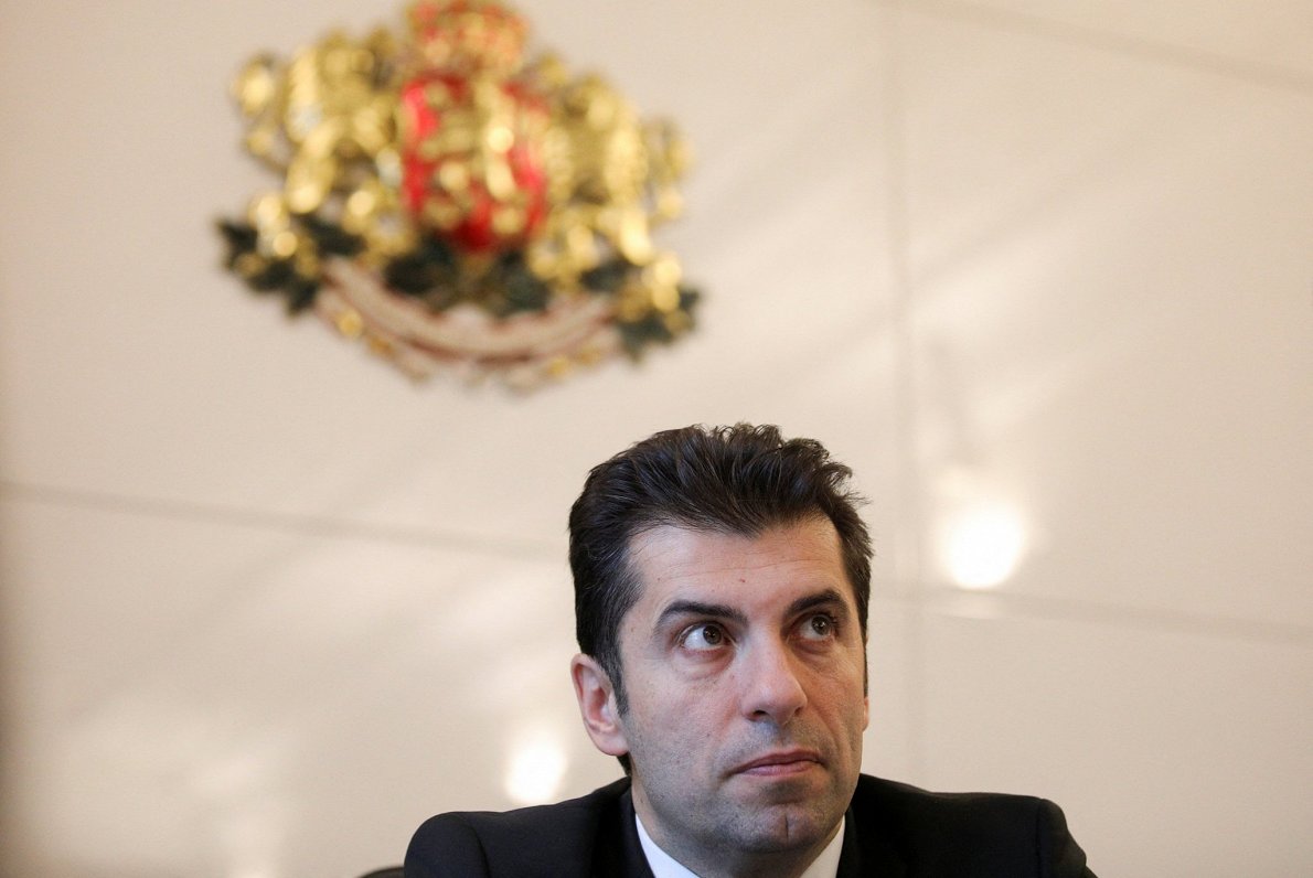 Bulgārijas premjera Kirila Petkova vadītā valdība ir apdraudēta
