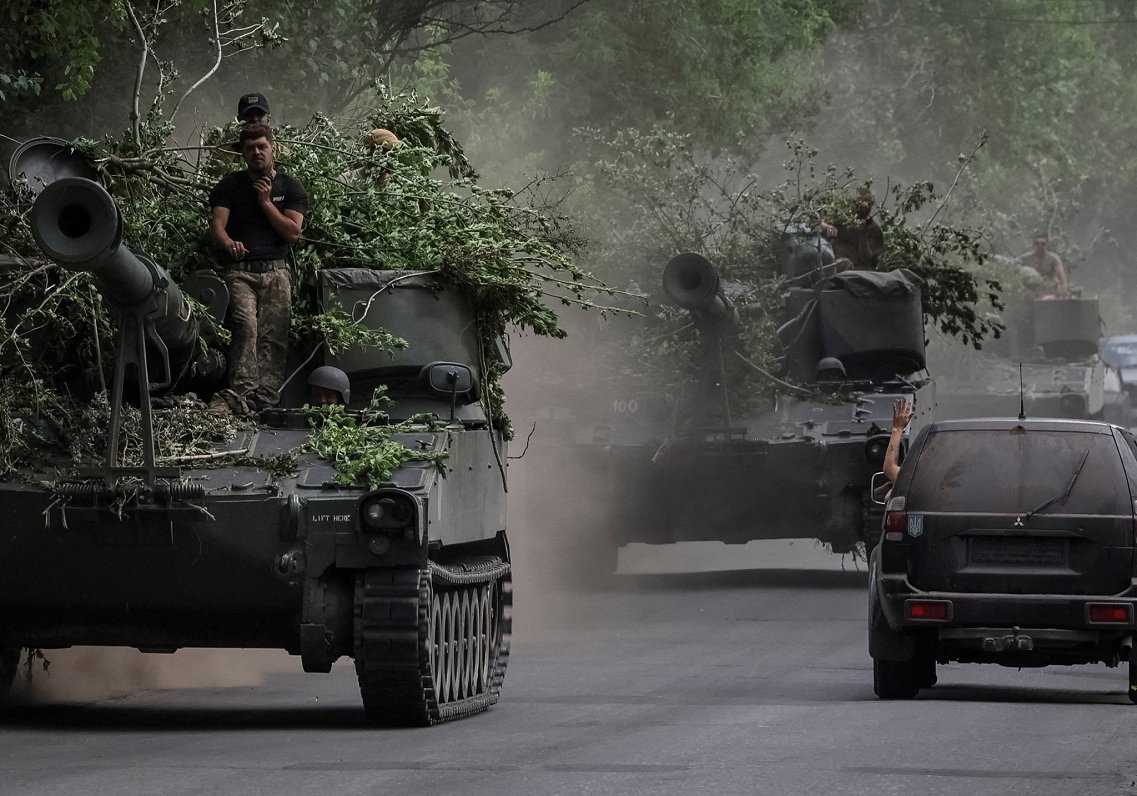 Ukraiņu karavīri amerikāņu tankos