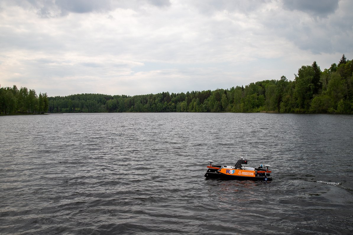 Drīdža izpēte ar peldošo bezpilota dronu