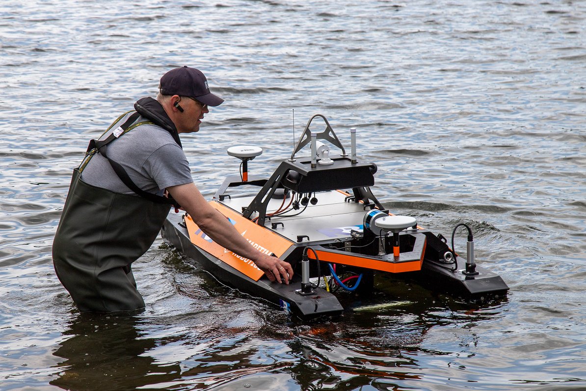 Drīdža izpēte ar peldošo bezpilota dronu