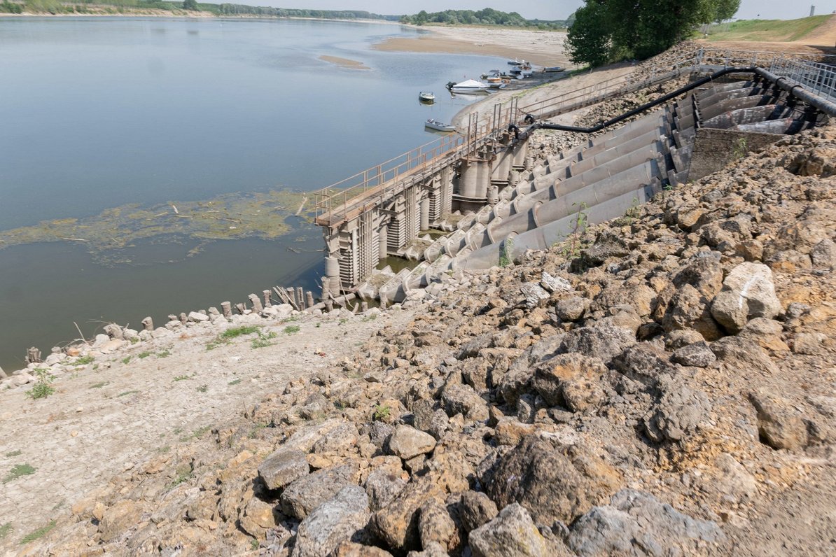 I fiumi si stanno prosciugando in Italia a causa della siccità / Articolo