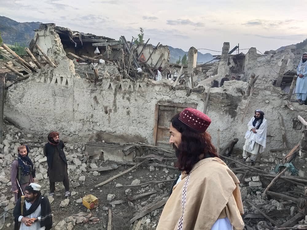 Afganistānu satricinājusi stipra zemestrīce, kas nodarījusi lielus postījumus