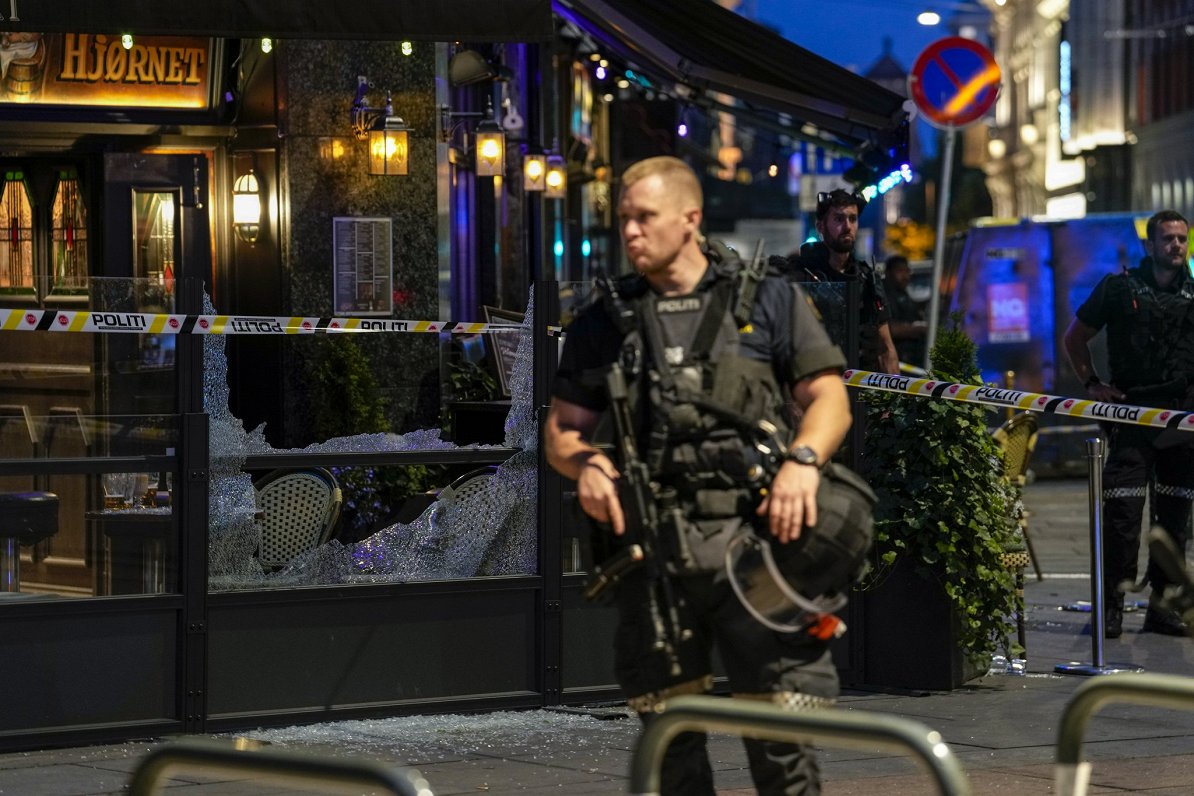 To personer ble drept i en skyteepisode i Oslo sentrum;  Det høyeste terrortrusselnivået er annonsert i Norge / Artikkel