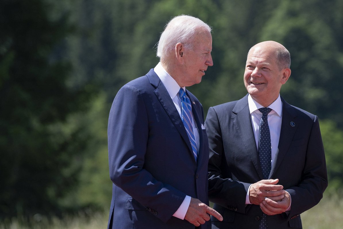 ASV prezidents Džo Baidens un Vācijas kanclers Olafs Šolcs G7 samitā 2022. gada 26. jūnijā Vācijā