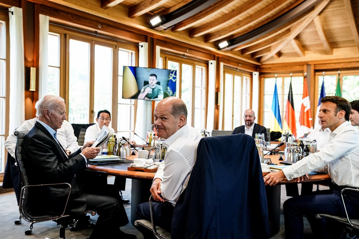 G7 valstu līderi sanākmē Vācijā, kur viņus attālināti uzrunāja Ukrainas prezidents Volodimirs Zelens...