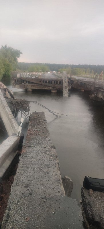 Sabrukušais tilts pār Irpiņas upi