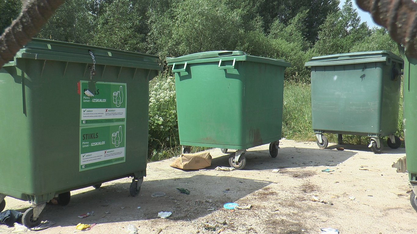 Atkritumu šķirošanas konteineri Olaines novadā, 2022.gada jūnijs.