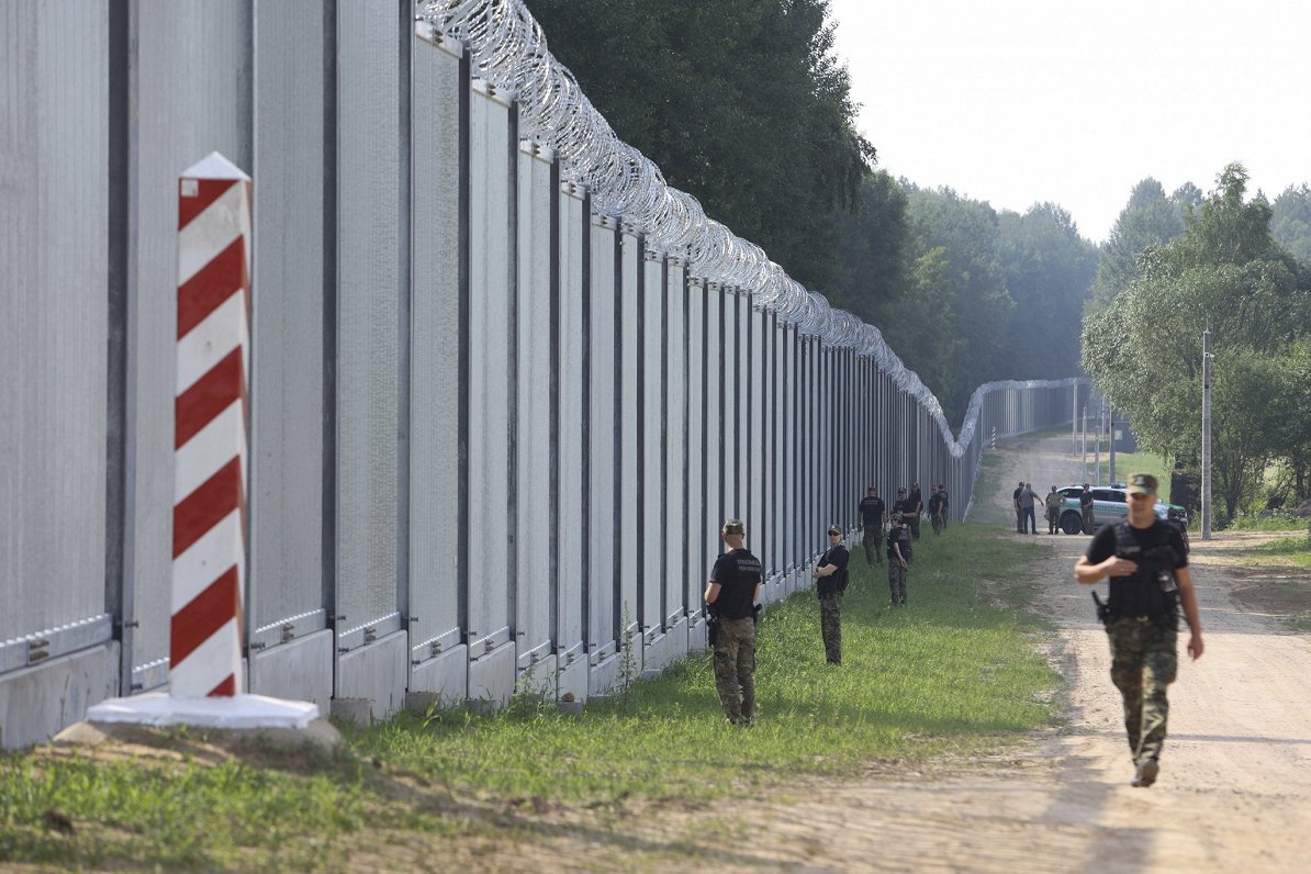Žogs, kas uzbūvēts uz Polijas-Baltkrievijas robežas