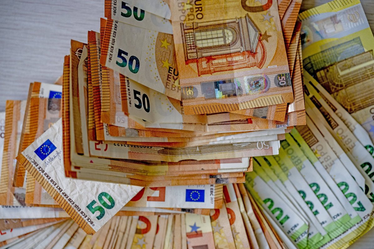 Eiro naudas banknotes