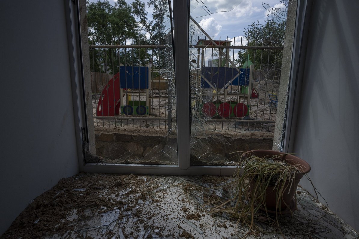 Окно детского сада. Украина, Киев, 27.06.2022.