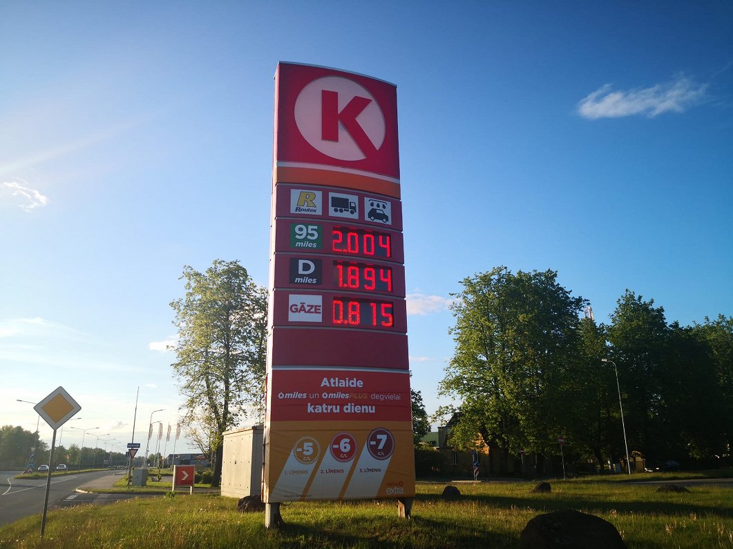 Degviela maijā bija par 50% dārgāka nekā pērn / Raksts