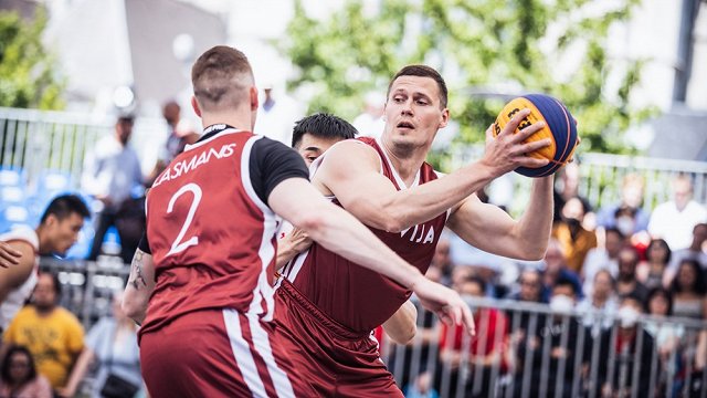 Latvijas 3x3 basketbolisti Pasaules kausā grupas kārtu noslēdz ar uzvaru pār Poliju