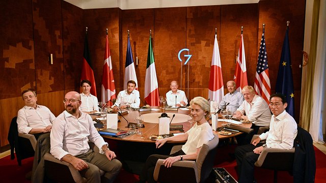 «Bloomberg»: G7 apņemsies Ukrainai sniegt beztermiņa atbalstu
