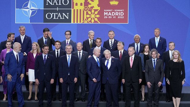NATO valstu līderi atzīst Krieviju par nopietnu draudu un vienojas palielināt Baltijas valstu aizsardzību
