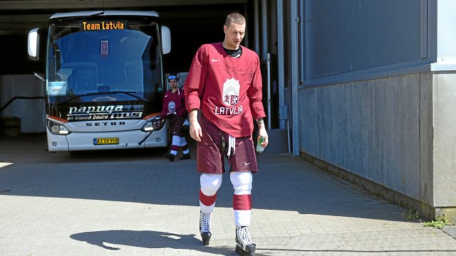 Indraša vienošanās ar Krievijas klubu raisa sašutumu, Latvijas hokejā viņam varētu būt sekotāji