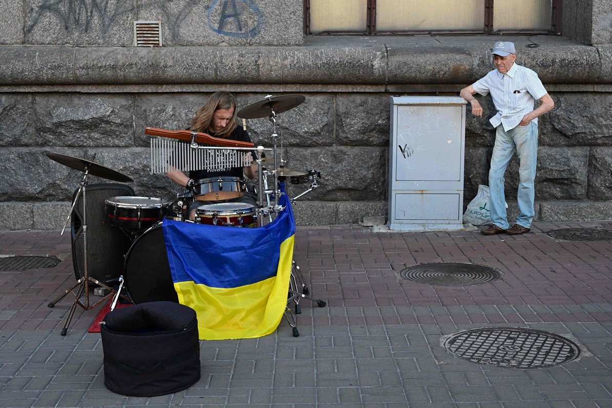Ielu muzikants Ukrainas galvaspilsētā Kijivā