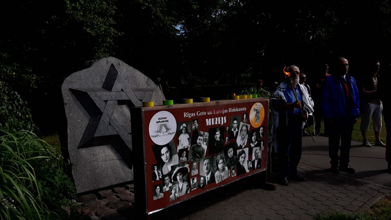 Rīgā &quot;Dzīvo gājiens&quot; Holokausta upuru piemiņa, 04.07.2022.