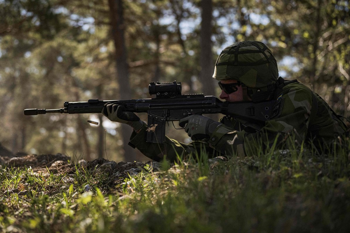 Zviedrijas karavīrs mācībās Gotlandē