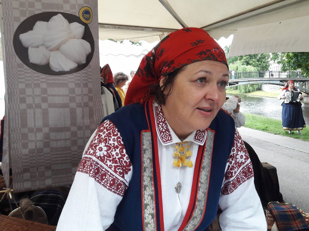 Rucavas baltā sviesta gatavošanas meistare Māra Tapiņa