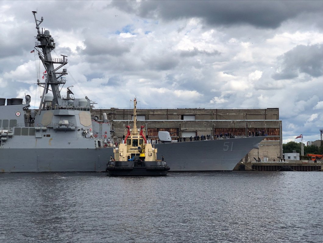 ASV kuģis-iznīcinātājs USS Arleigh Burke (DDG 51) Rīgā