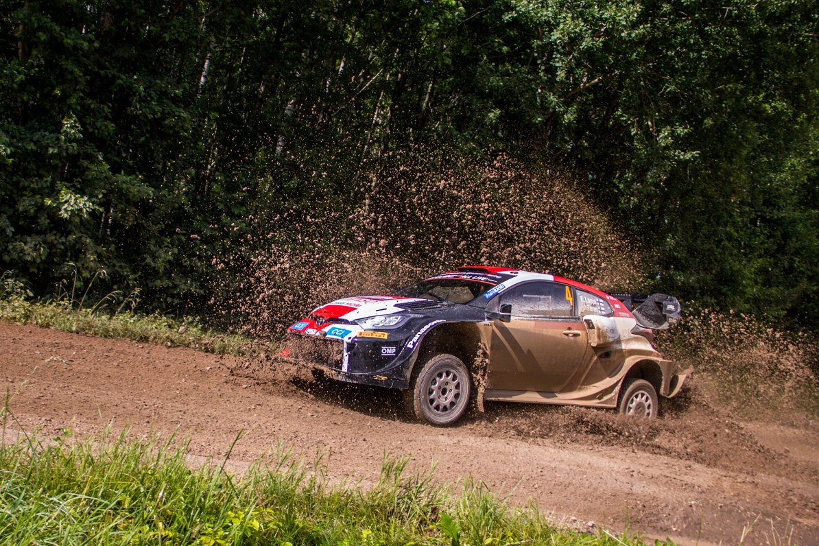 Esapekas Lapi ekipāža 2022. gada Igaunijas WRC posmā.