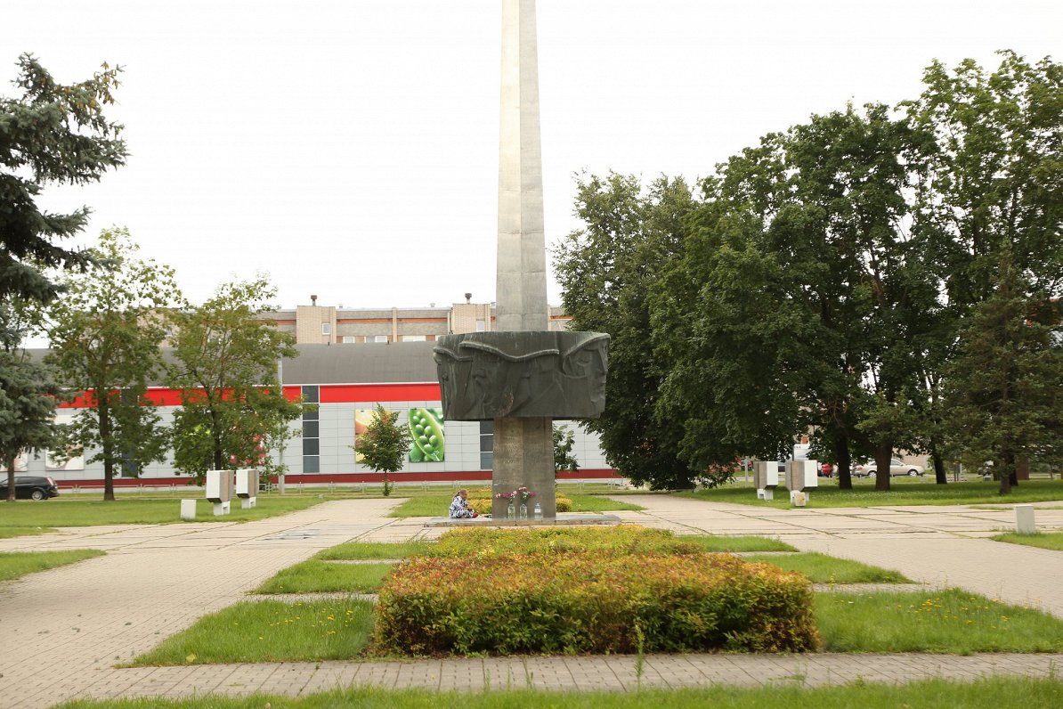 Piemineklis Sarkanās armijas strēlnieku divīzijas karavīriem Daugavpilī