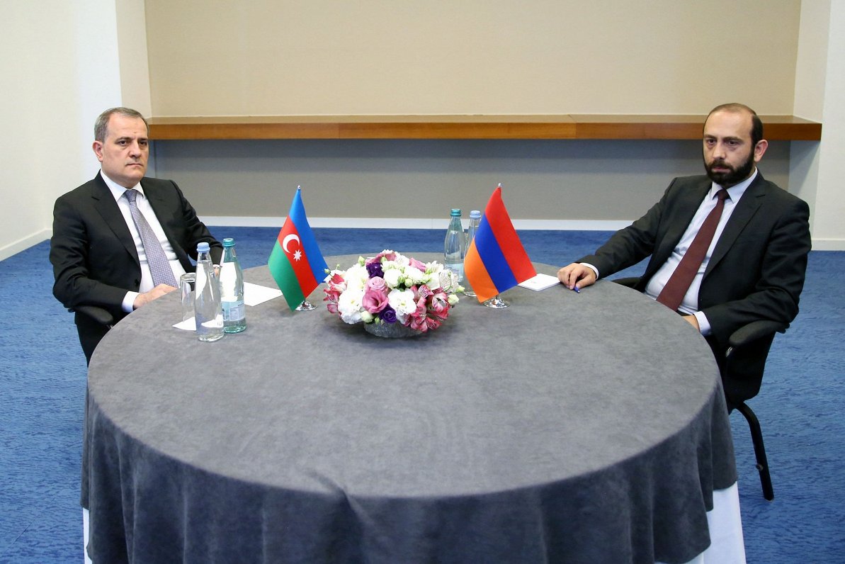 Azerbaidžānas un Armēnijas ārlietu ministri tikšanās laikā Gruzijā