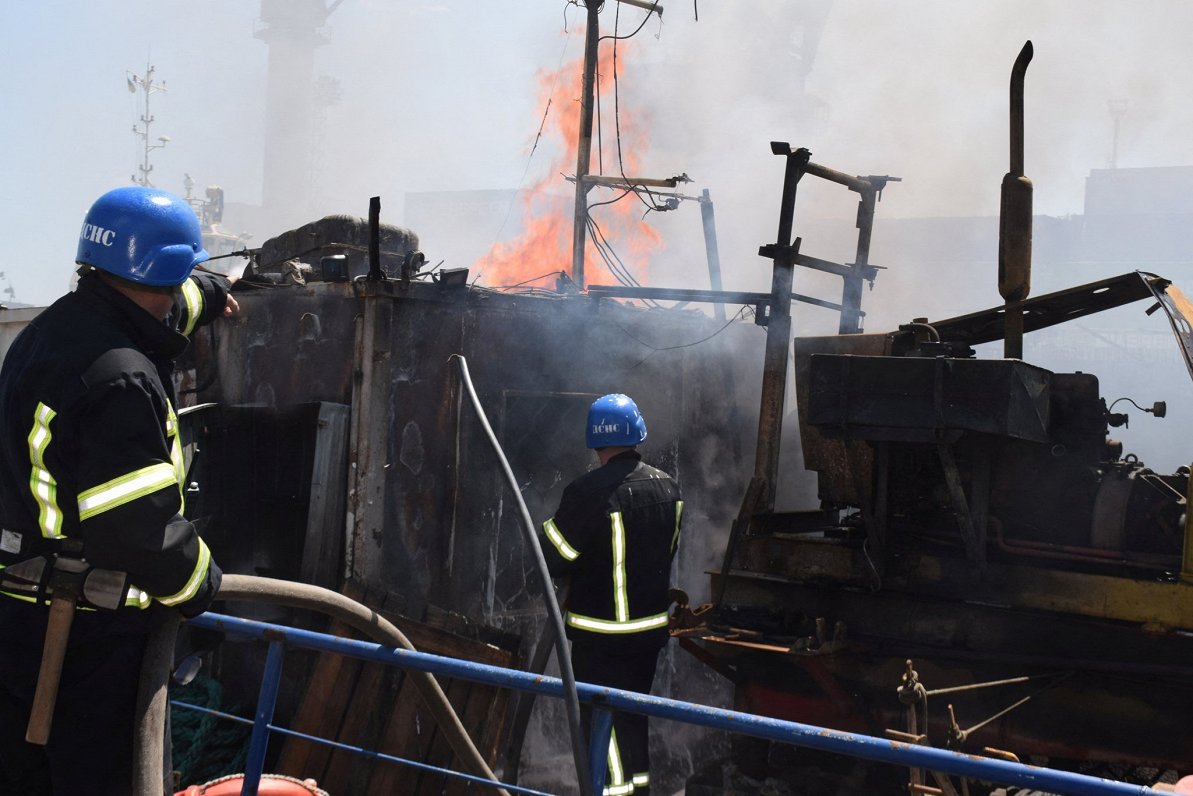 Пожар в Одесском порту после взрывов. 23 июля 2022