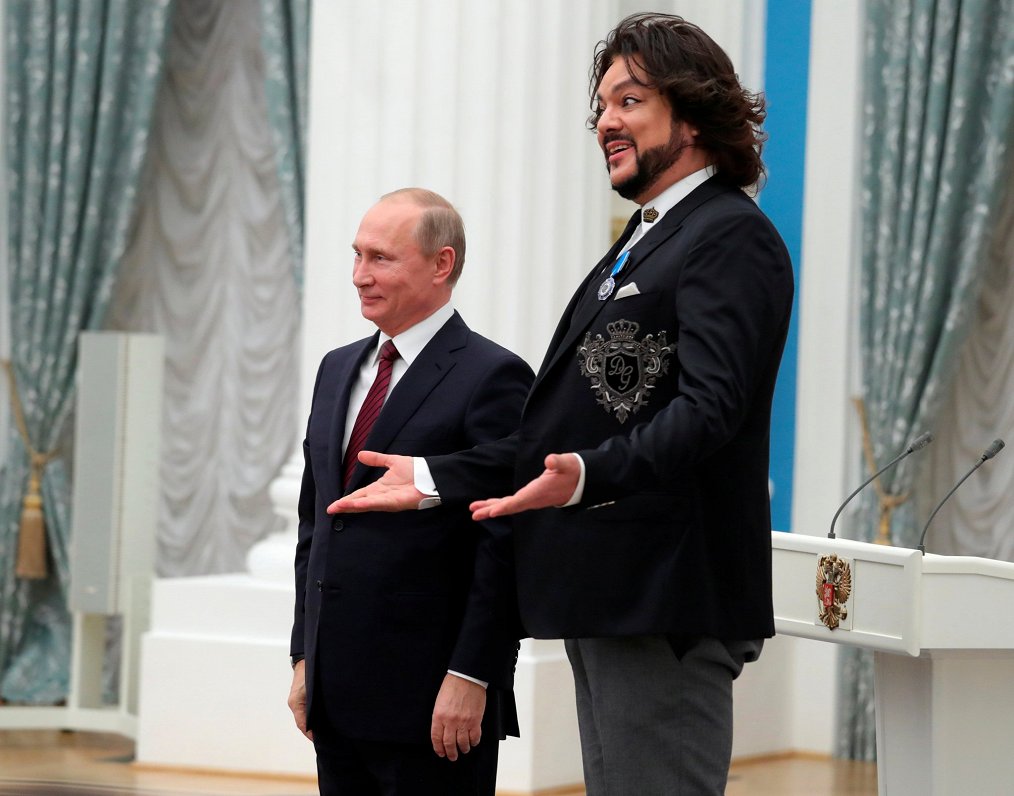 Krievijas dziedātājs Filips Kirkorovs ar Kremļa saimnieku Vladimiru Putinu
