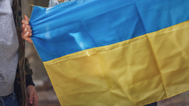 Daugavpilī draugu grupa sniedz pirmo atbalstu ukraiņiem, kas ierodas pāri Latvijas austrumu robežai
