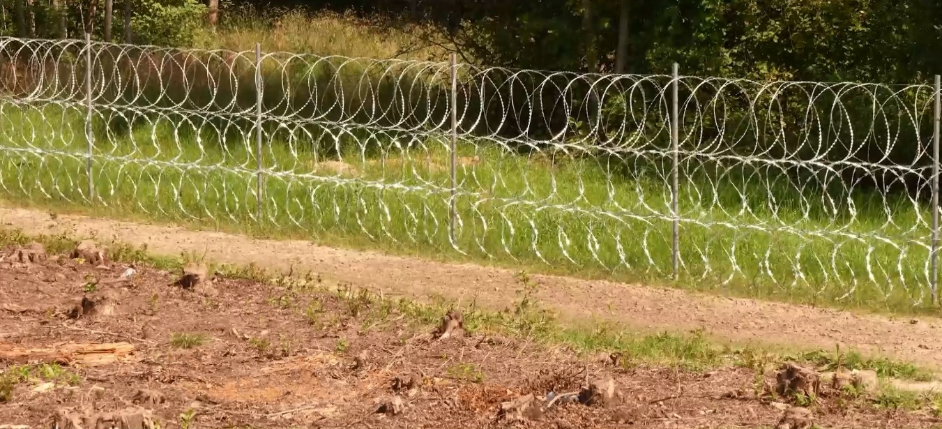 Забор на границе с Беларусью. Иллюстрация