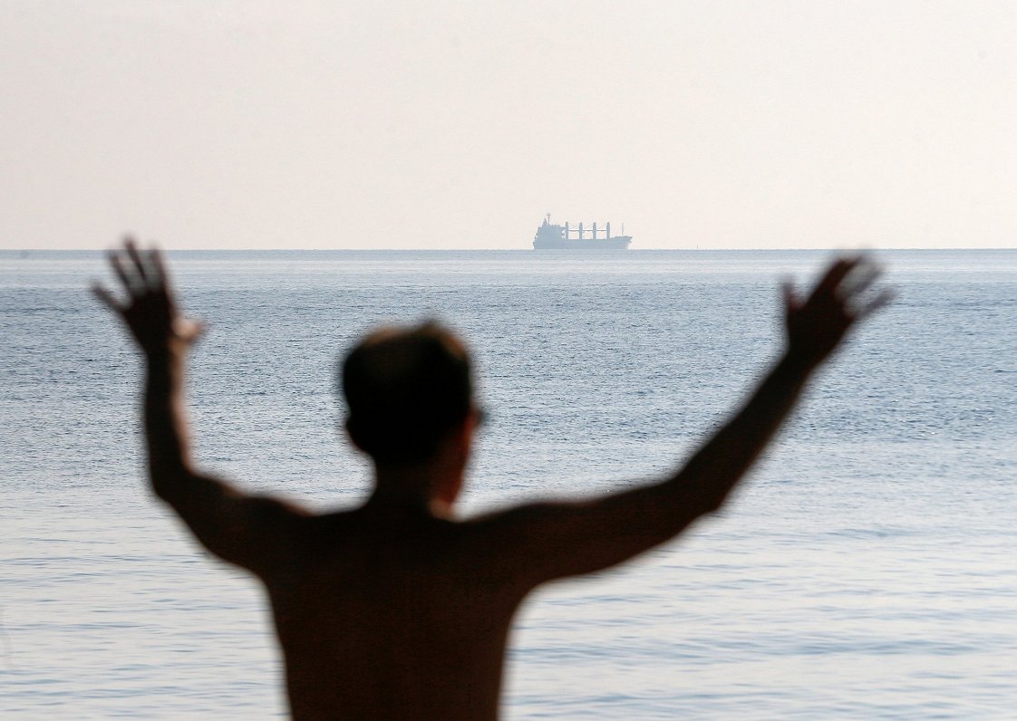 Kuģis ar Ukrainas graudiem ceļā no Odesas