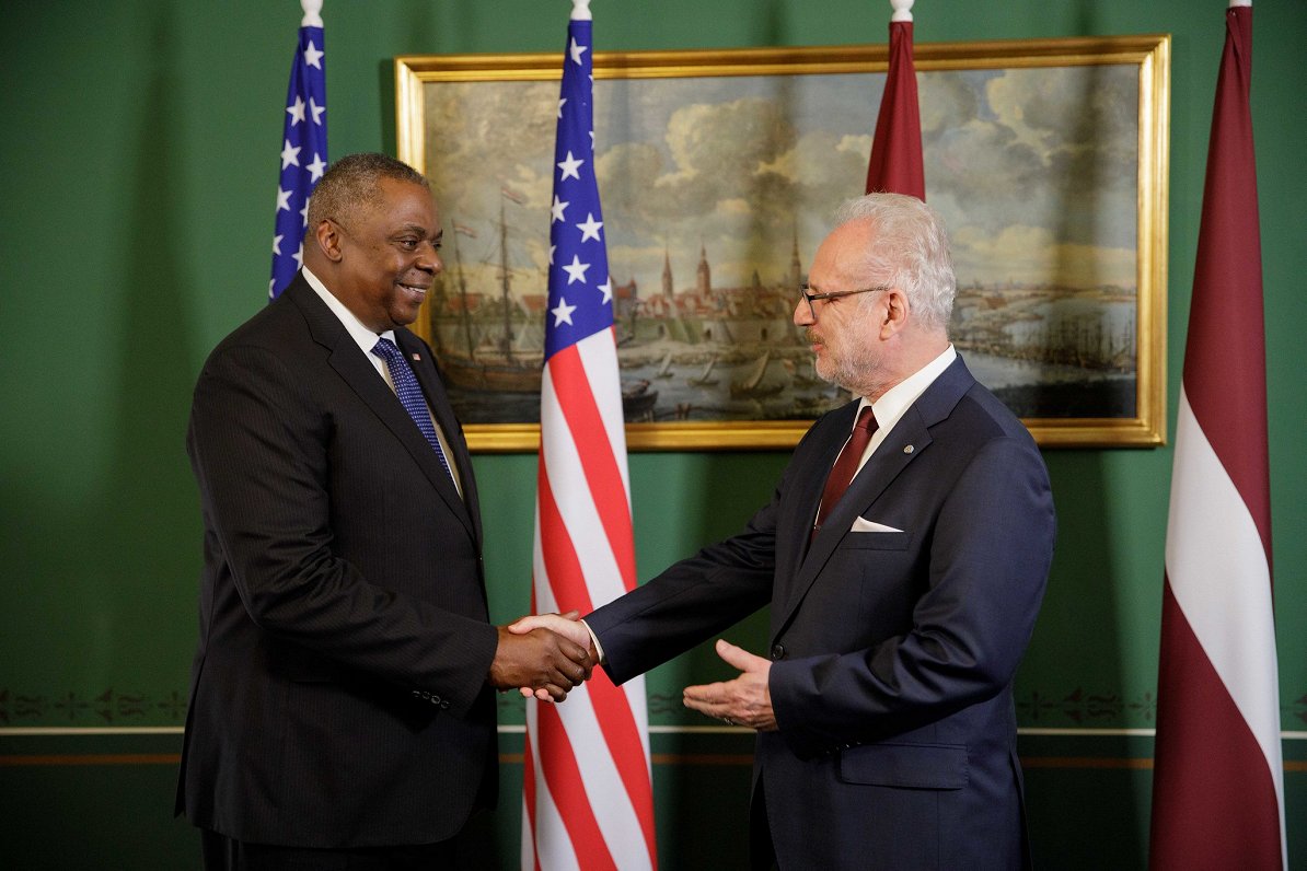 ASV aizsardzības ministrs Loids Ostins tiekas ar Valsts prezidentu Egilu Levitu