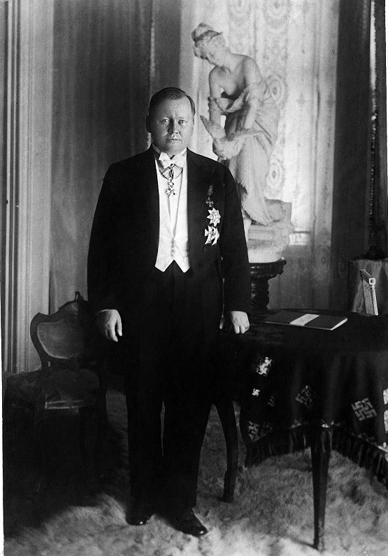 Alfreds Bīlmanis sūtniecības telpās Maskavā. 20. gs. 30. gadi