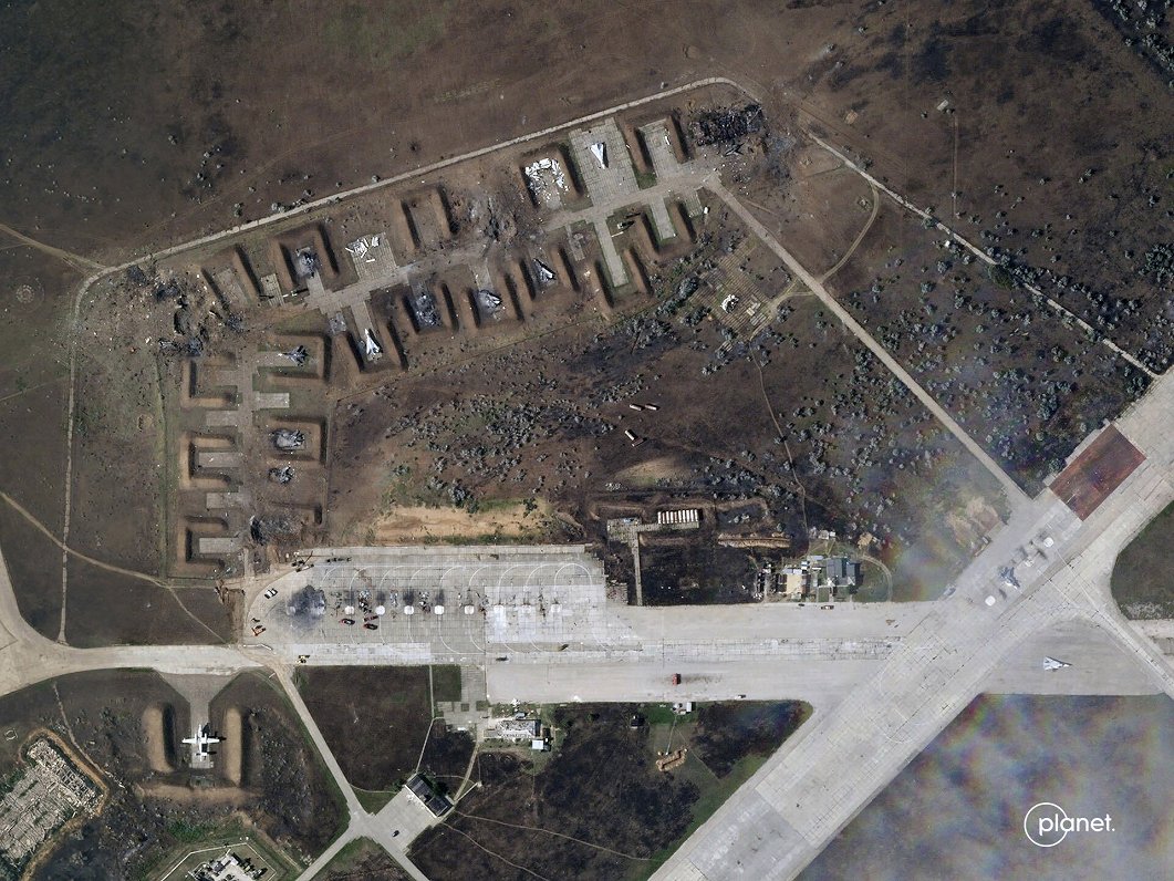 Satelīta fotogrāfija no Krievijas kara lidlauka okupētajā Krimas pussalā