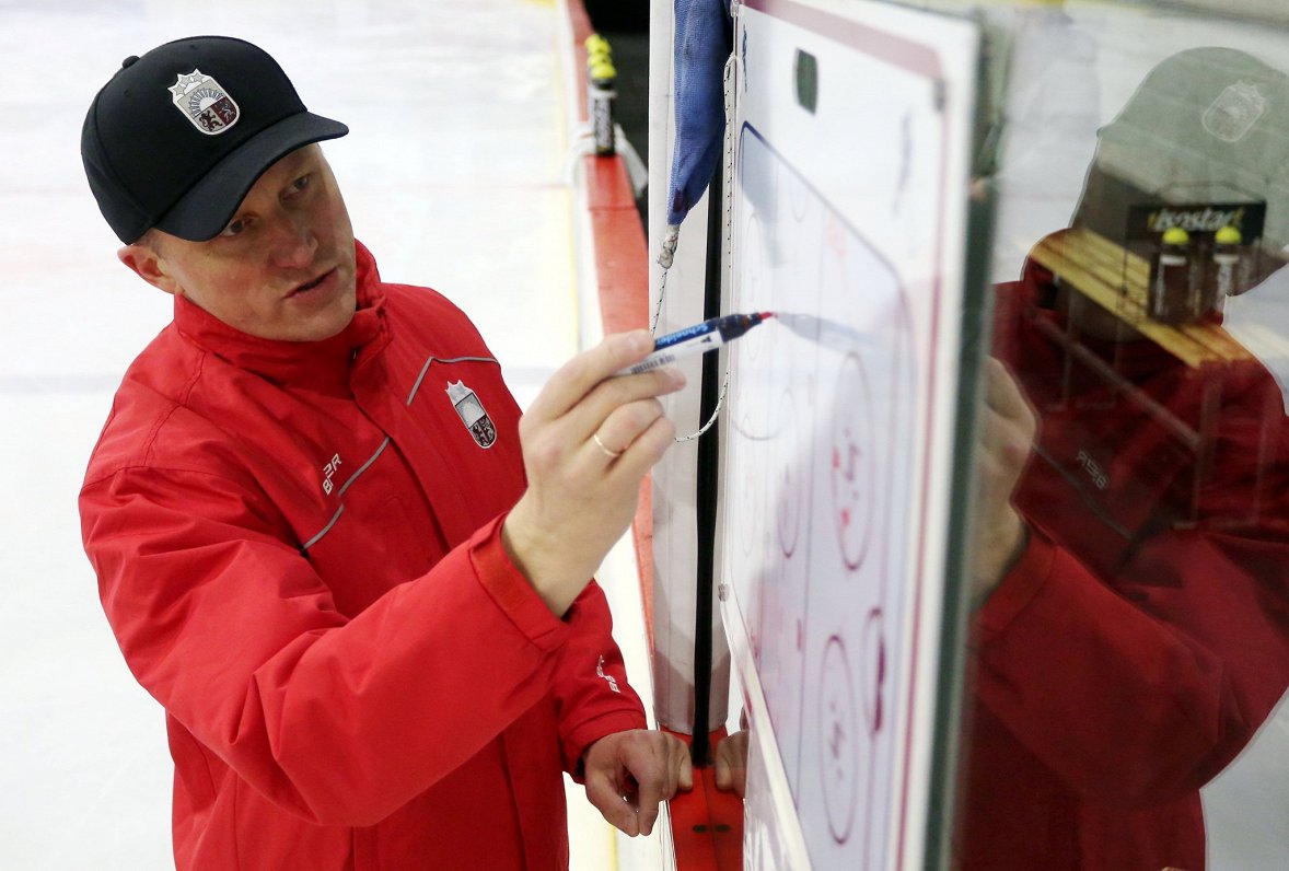 U-20 izlases treneris Ābols: Latvijas hokeja klasika ir bailes uzvarēt vai zaudēt