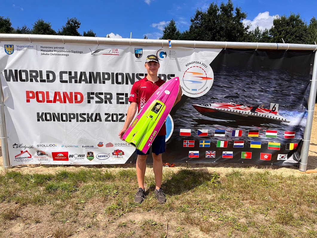 Latvijai bronzas godalga radio vadāmo ātrumlaivu pasaules čempionātā jauniešu klasē