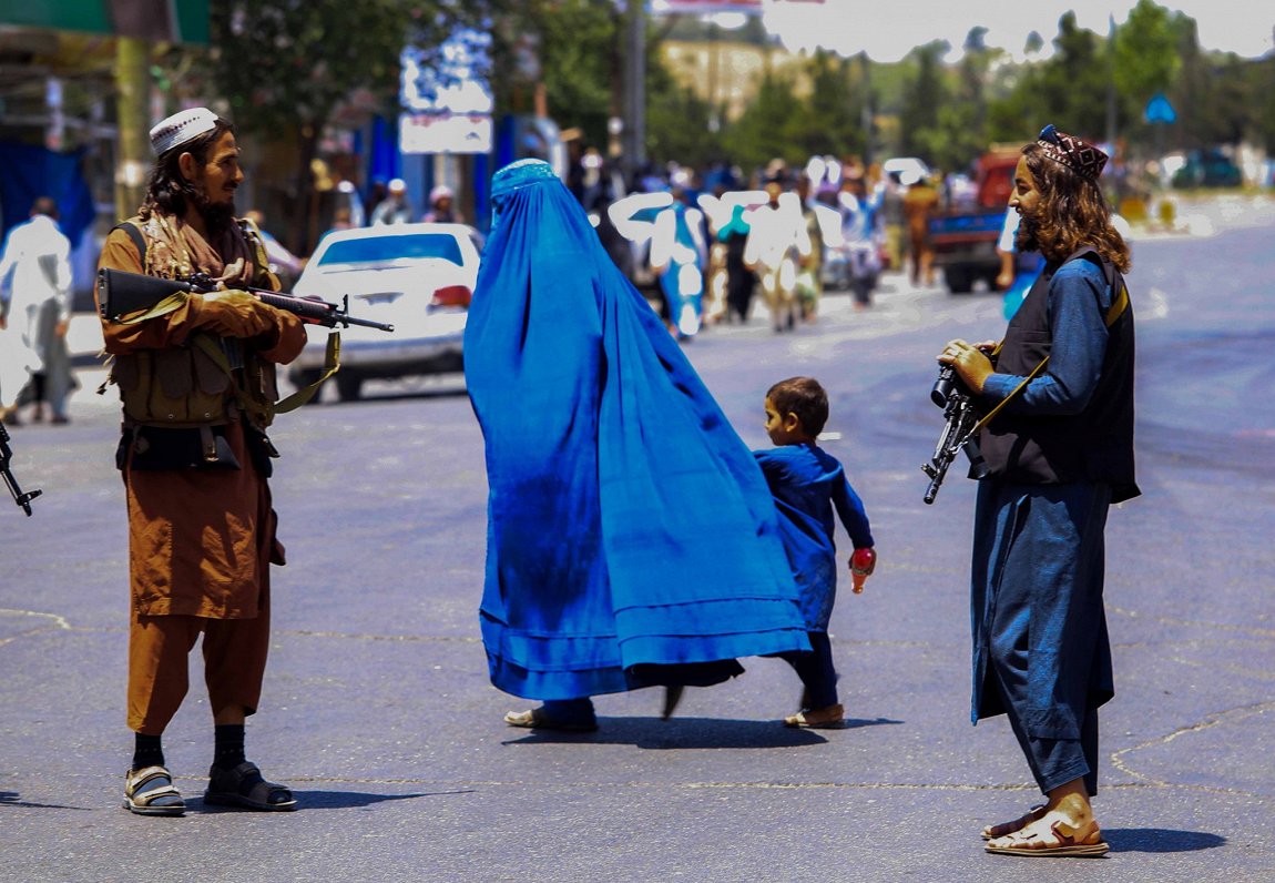Humanitārā krīze un nepildīti solījumi – Afganistānā gads «Taliban» varā
