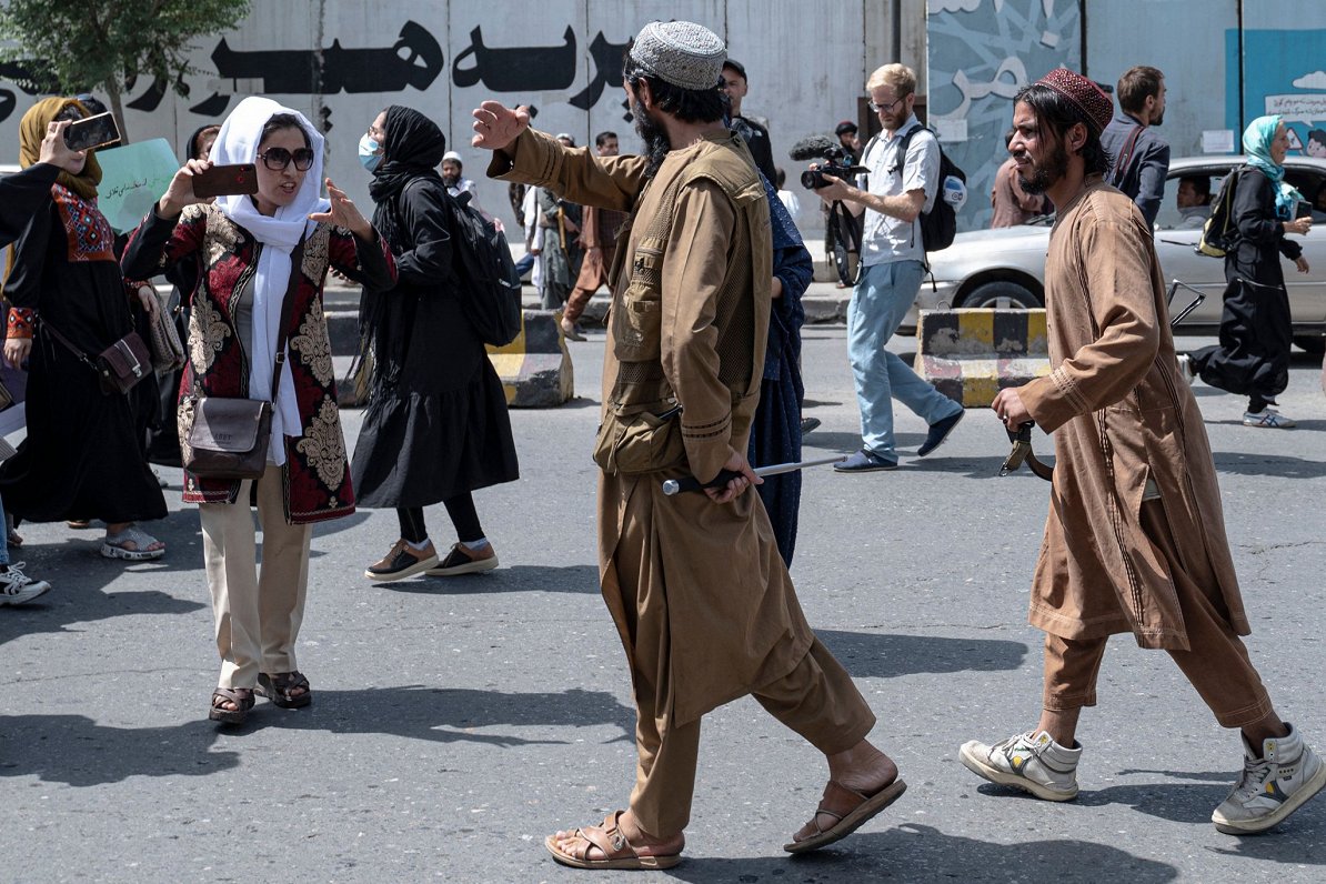 Talibi Kabulā aptur sieviešu protesta demonstrāciju (13.08.2022.)