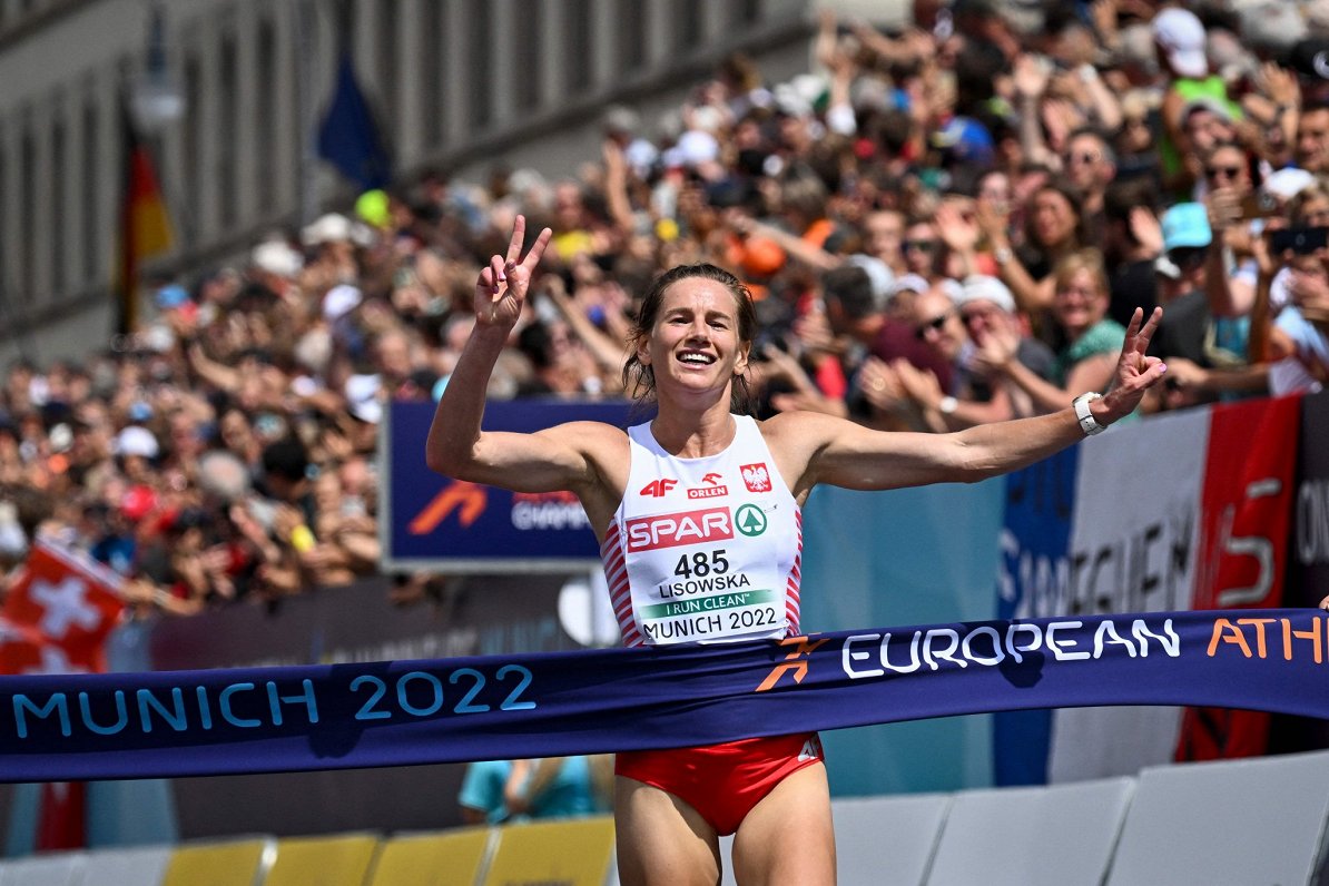 Polijas maratoniste Aleksandra Lisovska finišē Eiropas čempionātā