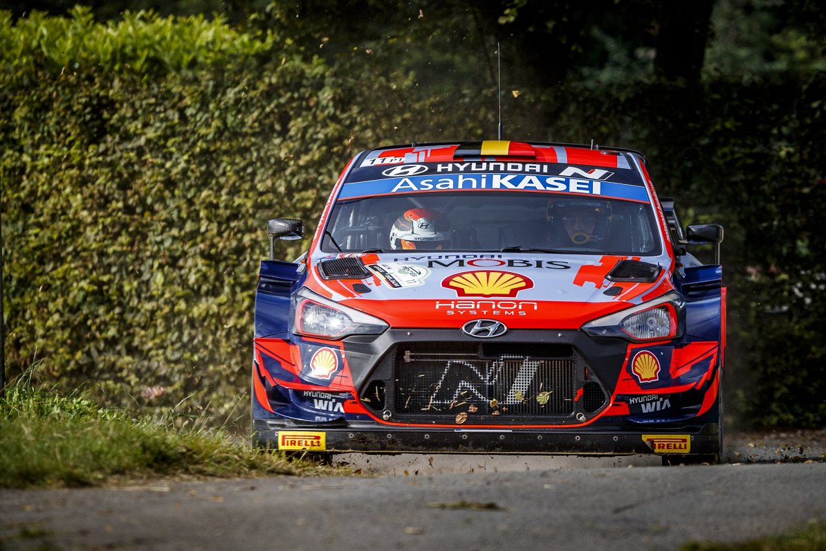 Tjerī Nevila ekipāža Beļģijas WRC posmā 2021. gadā.