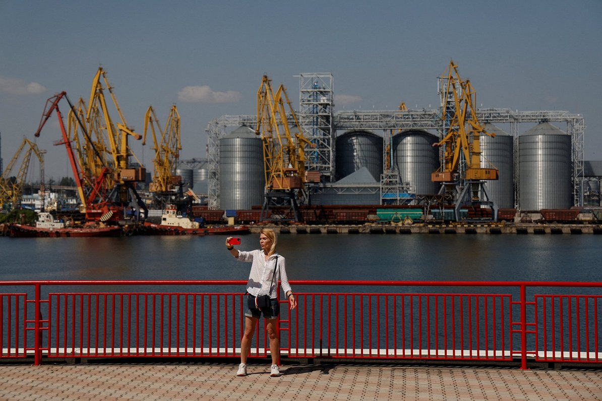Селфи с зерновым терминалом. Украина, Одесса, 19.08.2022.