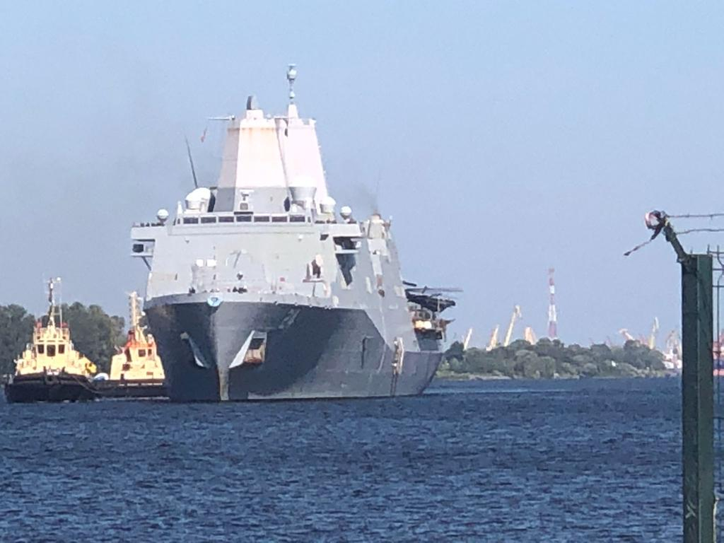 Rīgā ieradušies ASV Jūras spēku kuģi