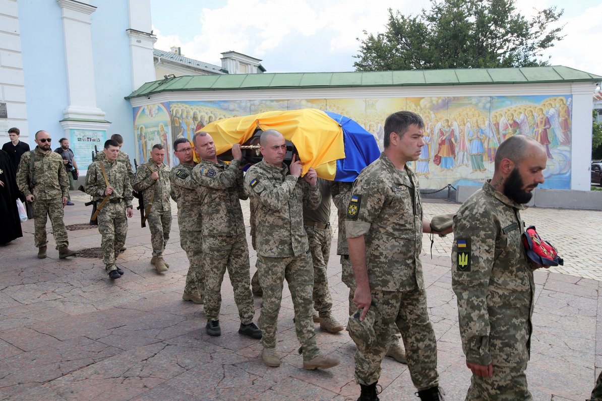 Ukraiņu karavīra bēru ceremonija